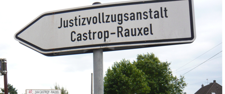 Straßenschild zur JVA